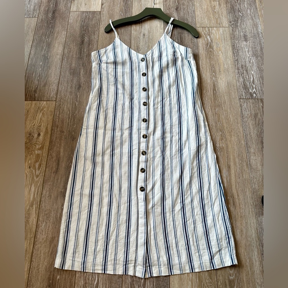 Forever 21 cute button dress excellent condition.